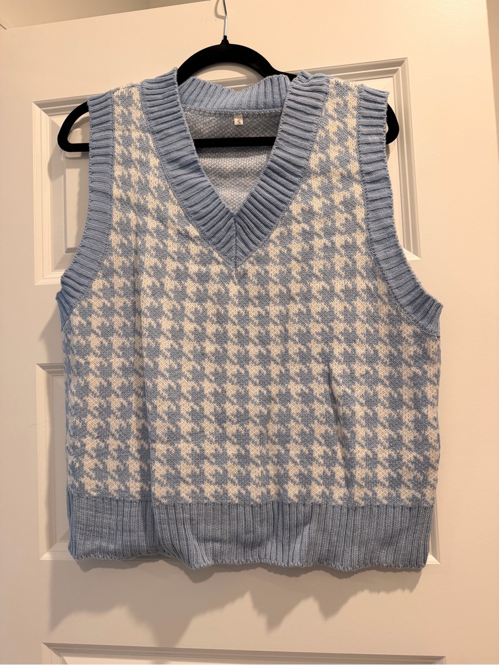 Light Blue & White Houndstooth V-Neck Sweater Vest
